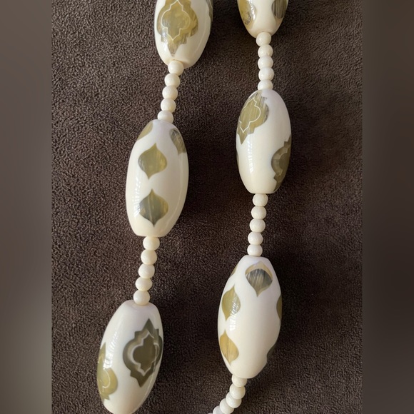 CHICOS beaded necklace and matching earrings - Picture 2 of 9